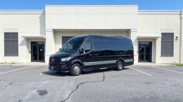 15 passenger sprinter van detroit