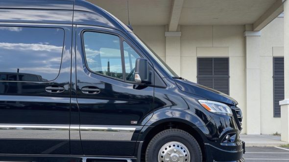 detroit 12 passenger sprinter van