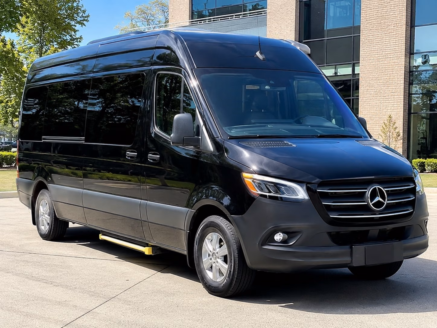 detroit 15 passenger sprinter van